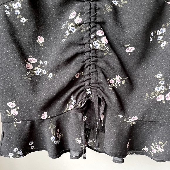 Dynamite Black Floral Print Cinched Front V-Neck Blouse - Picture 4 of 4